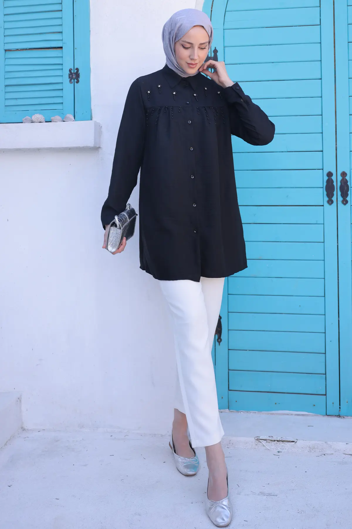 673 Boncuk Detaylı Gömlek Siyah-detail