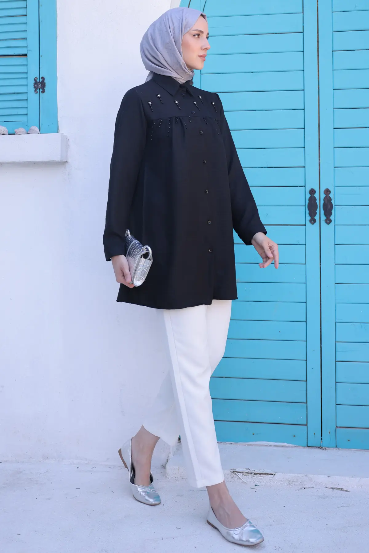 673 Boncuk Detaylı Gömlek Siyah-detail