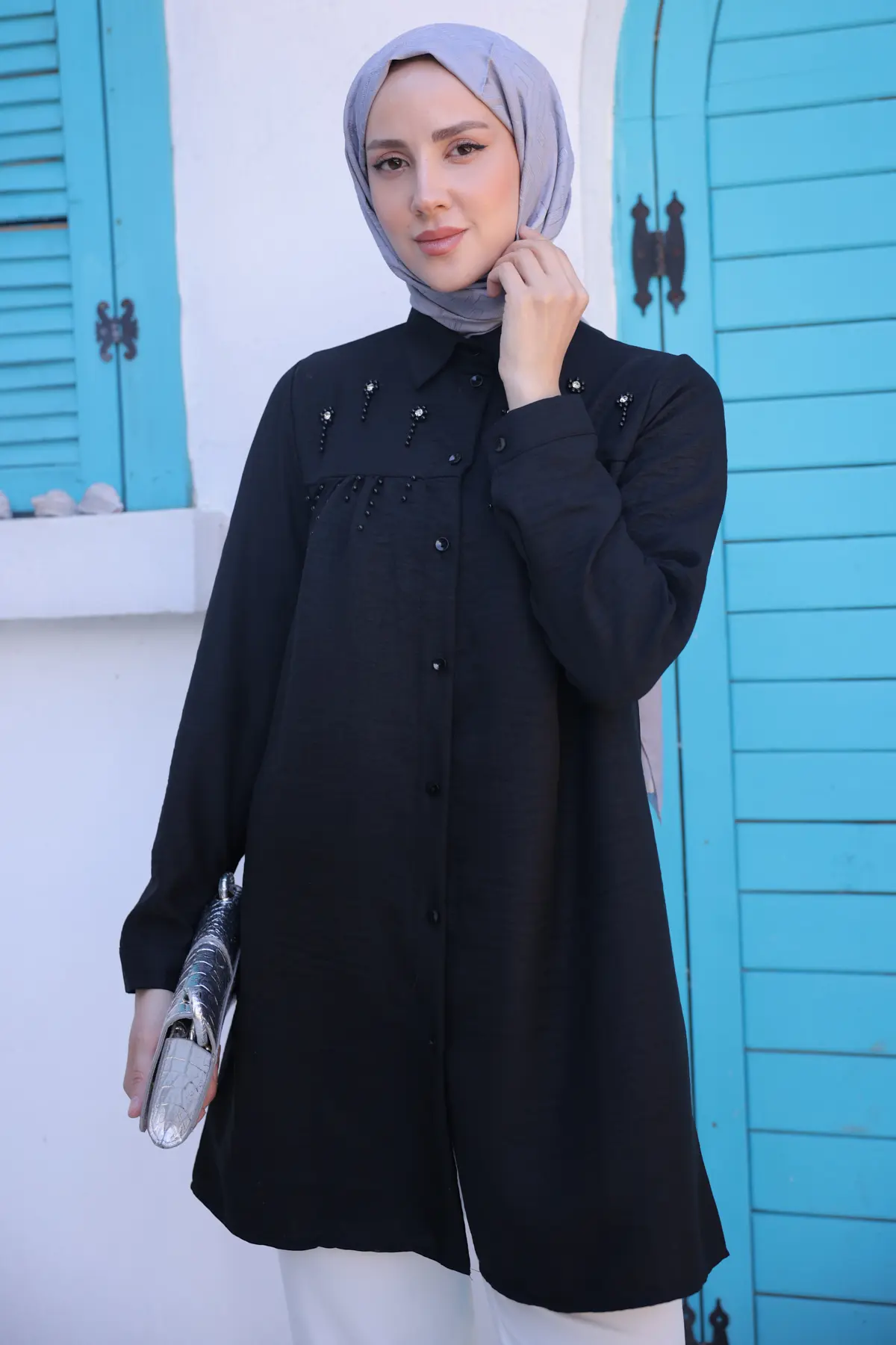 673 Boncuk Detaylı Gömlek Siyah-detail