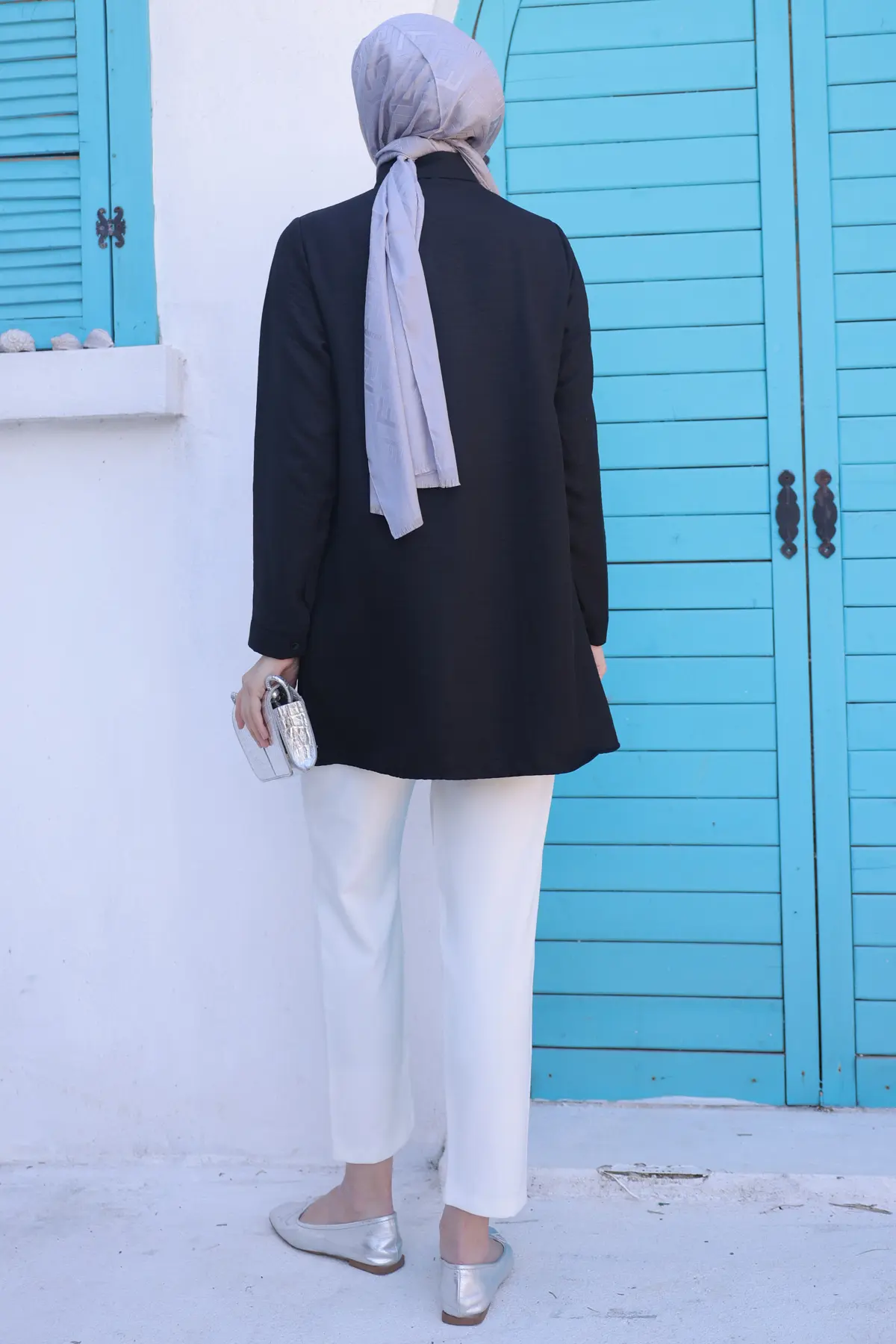 673 Boncuk Detaylı Gömlek Siyah-detail