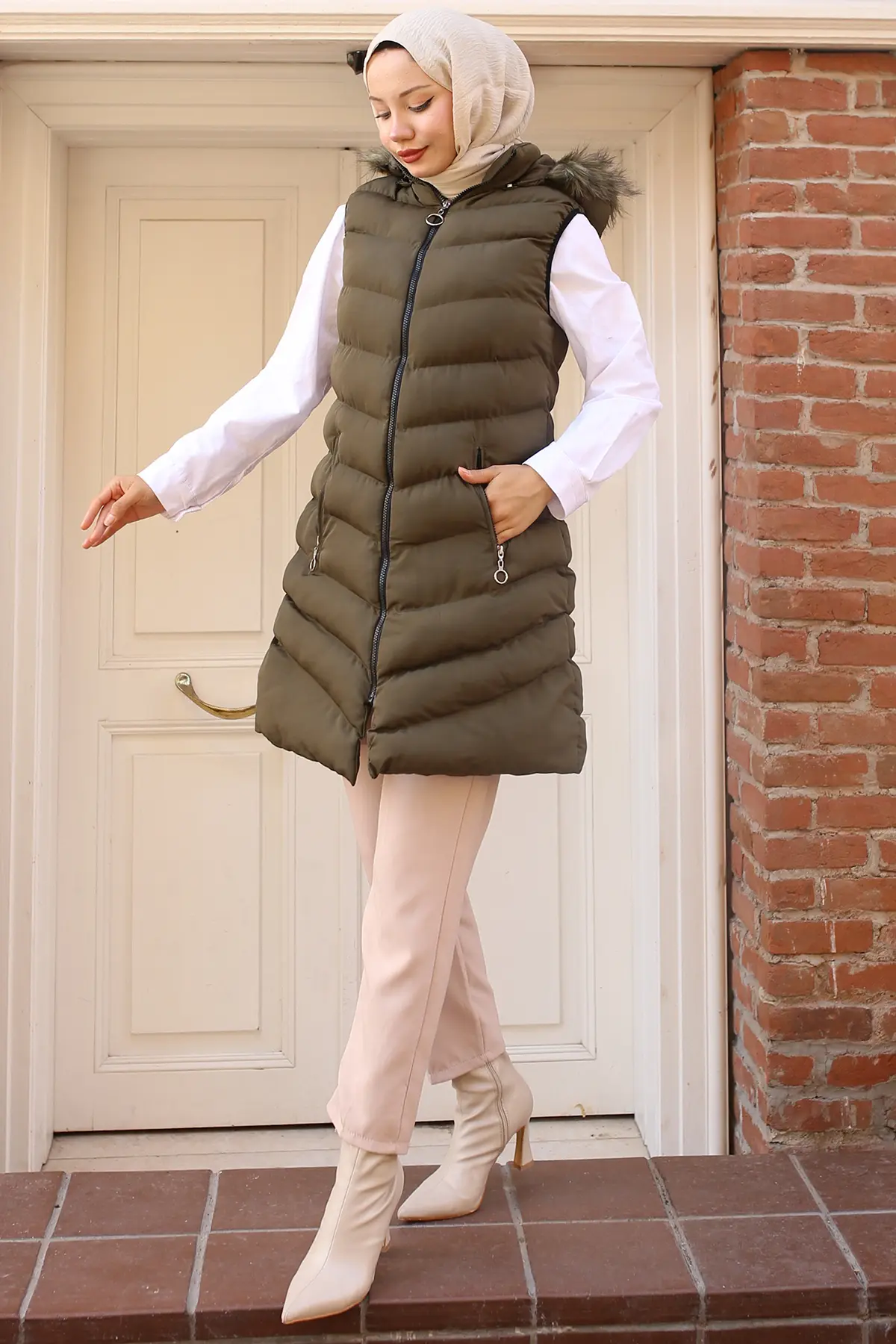 Inflatable Vest With Fur Hood-detail