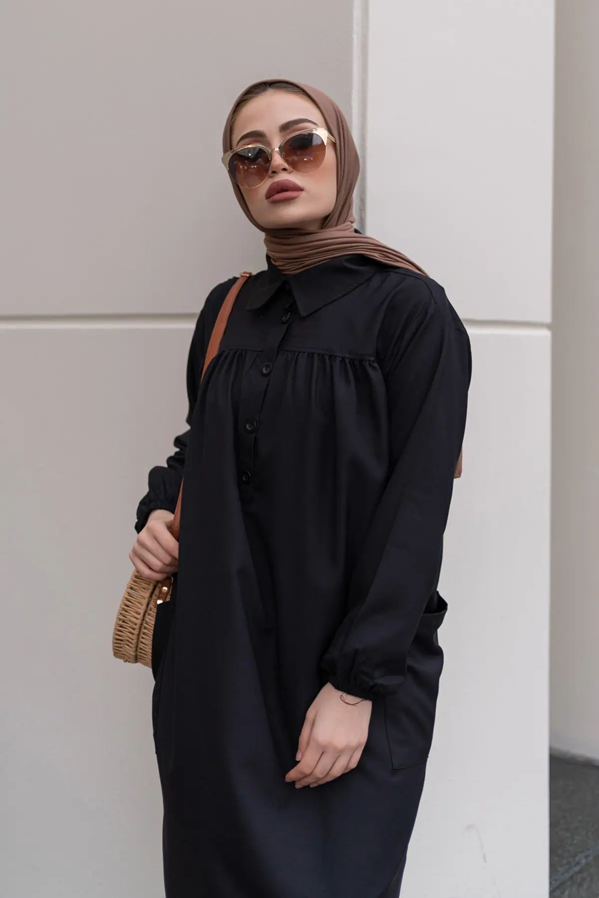 8222 Yanları Yırtmaç Robalı Tam Boy Tunik Siyah-detail