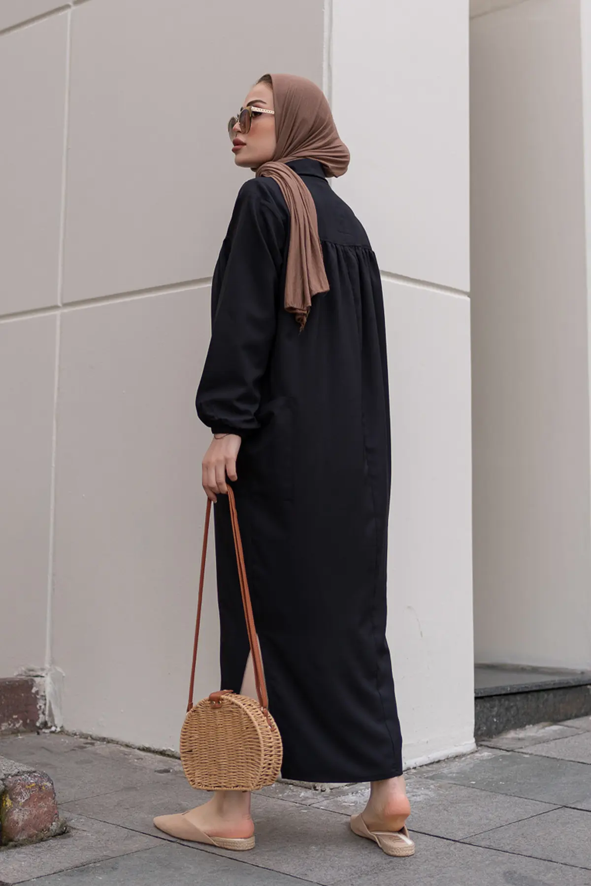 8222 Yanları Yırtmaç Robalı Tam Boy Tunik Siyah-detail