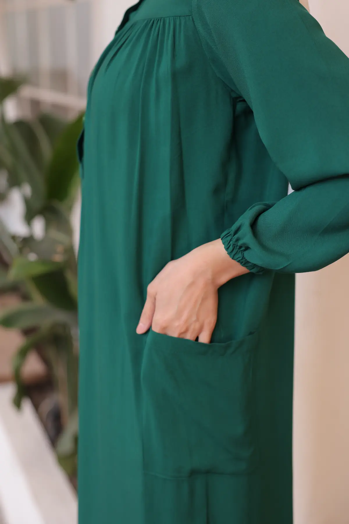 8222 Yanları Yırtmaç Robalı Tam Boy Tunik Zümrüt Yeşili-detail