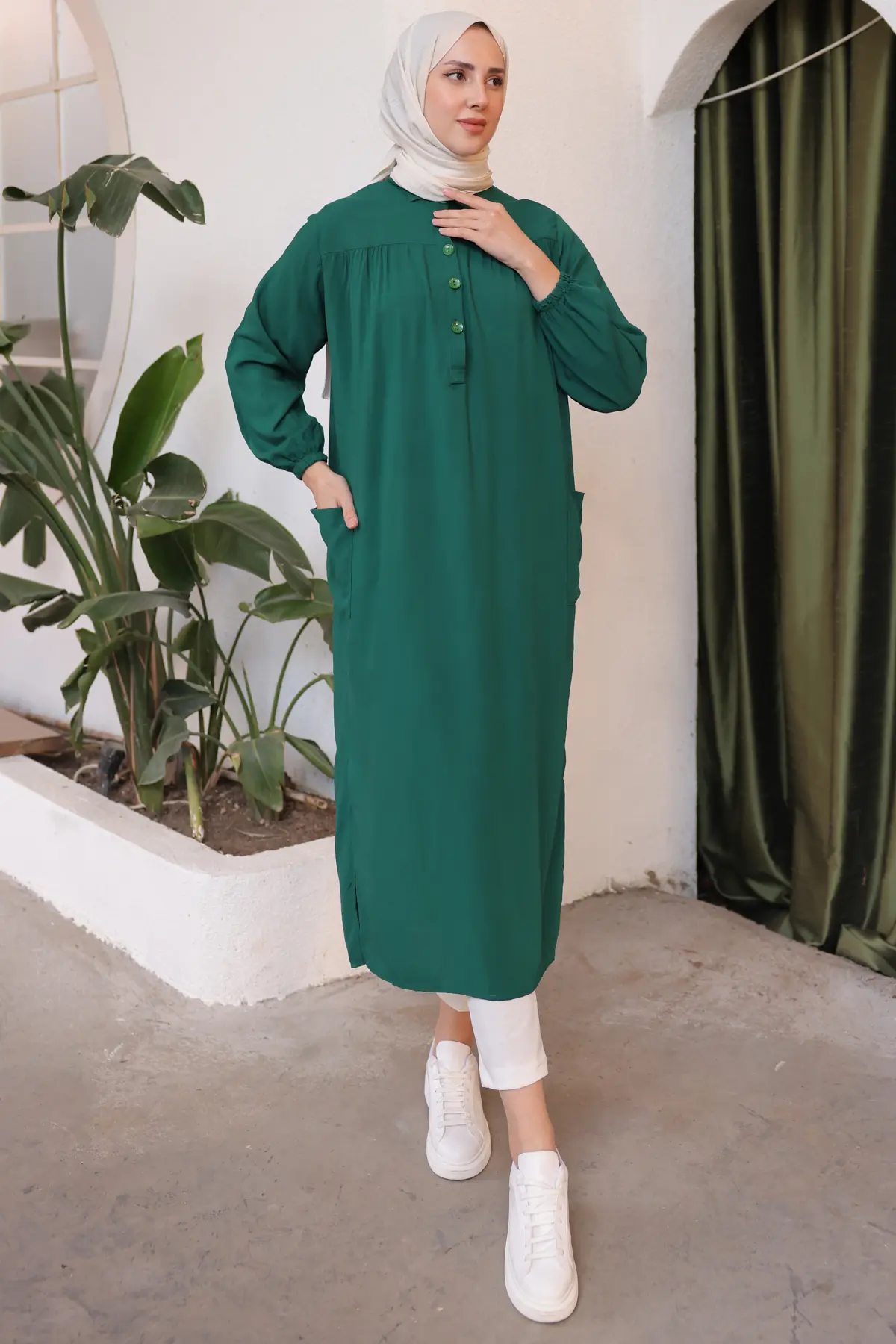 8222 Yanları Yırtmaç Robalı Tam Boy Tunik Zümrüt Yeşili-detail