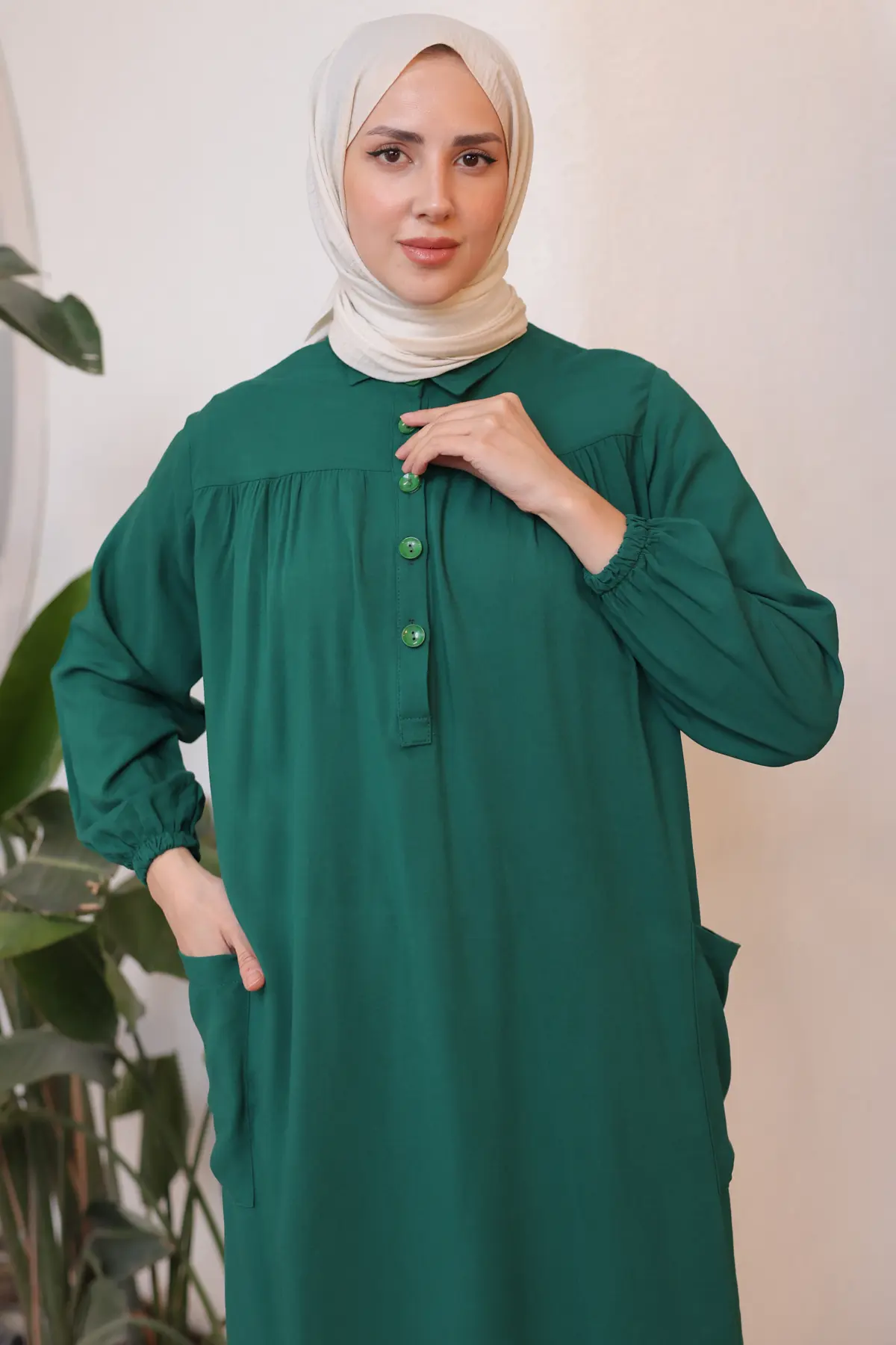 8222 Yanları Yırtmaç Robalı Tam Boy Tunik Zümrüt Yeşili-detail