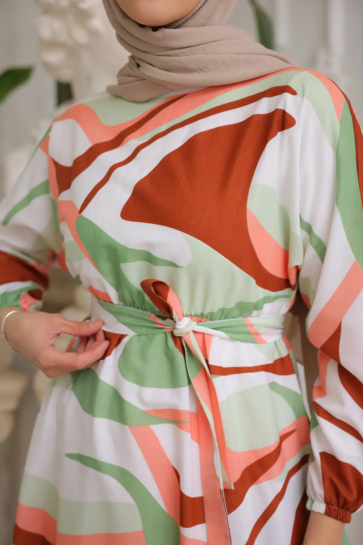 8234 Beli Lastikli Desenli Tesettür Elbise Kahverengi-detail