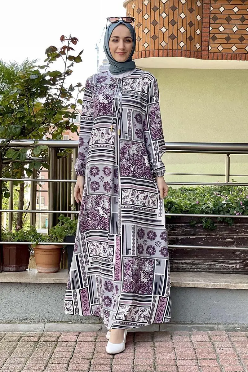 A Pleated Patterned Dress-detail