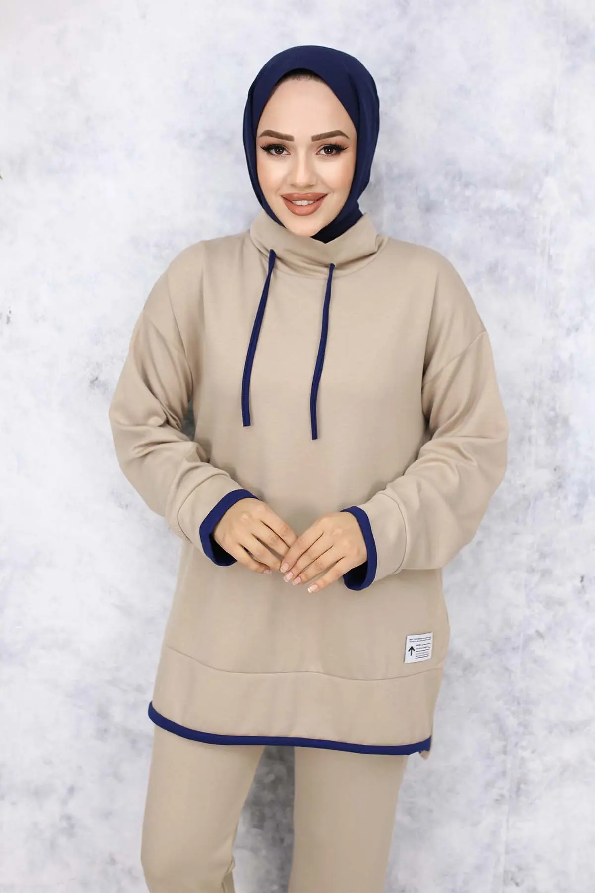 Collared Double Set With Coat Of Arms Detail-detail