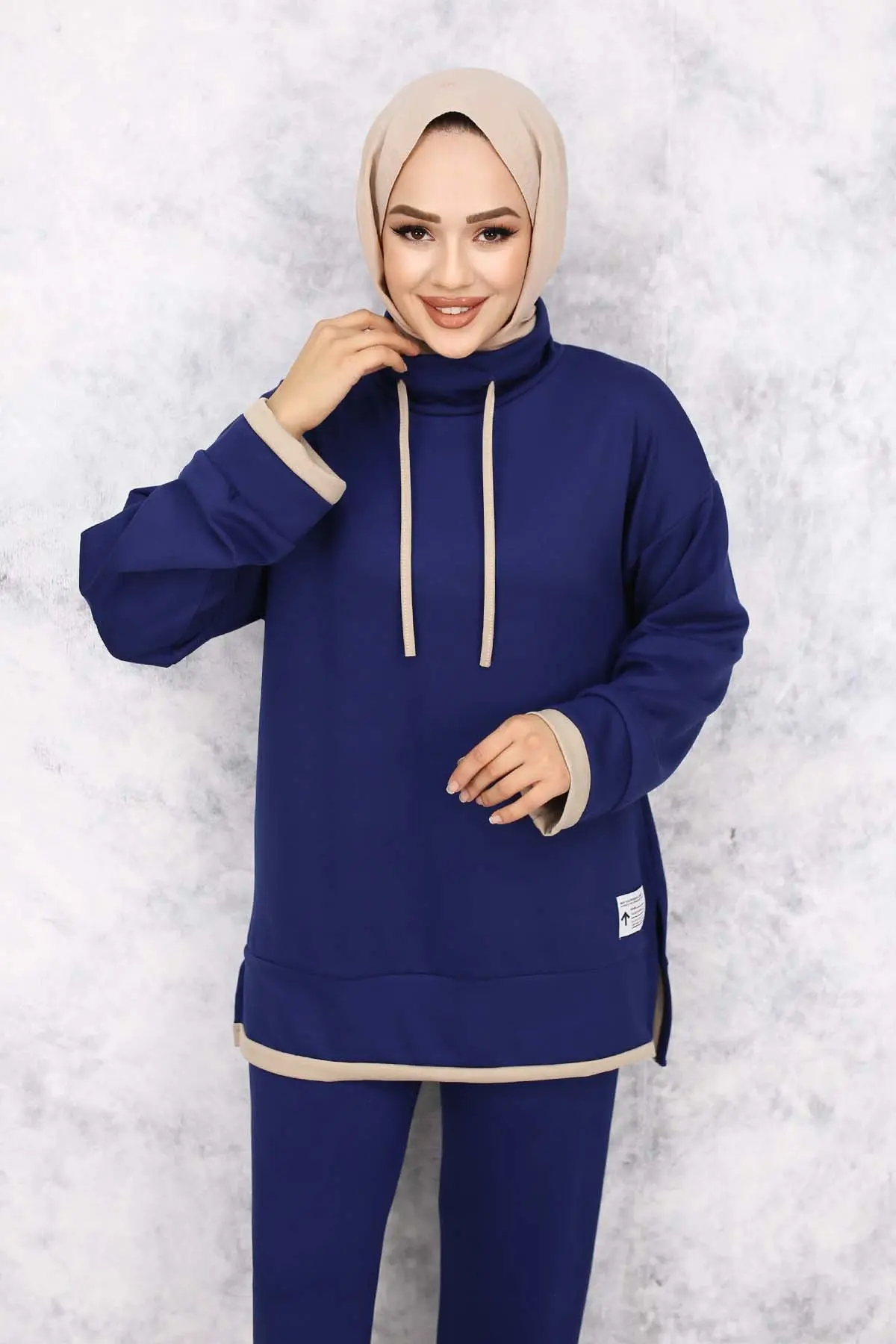 Collared Double Set With Coat Of Arms Detail-detail