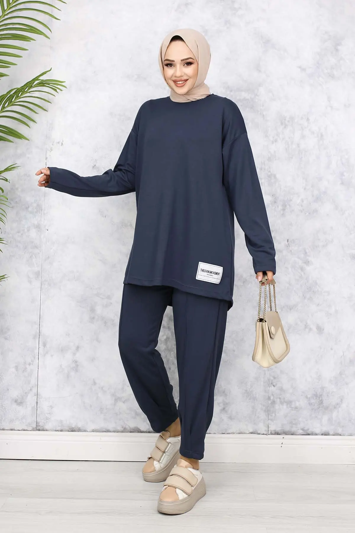 Two Yarn Suit With Coat Of Arms-detail