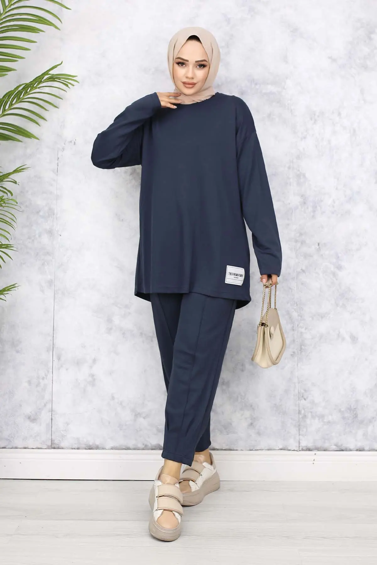 Two Yarn Suit With Coat Of Arms-detail