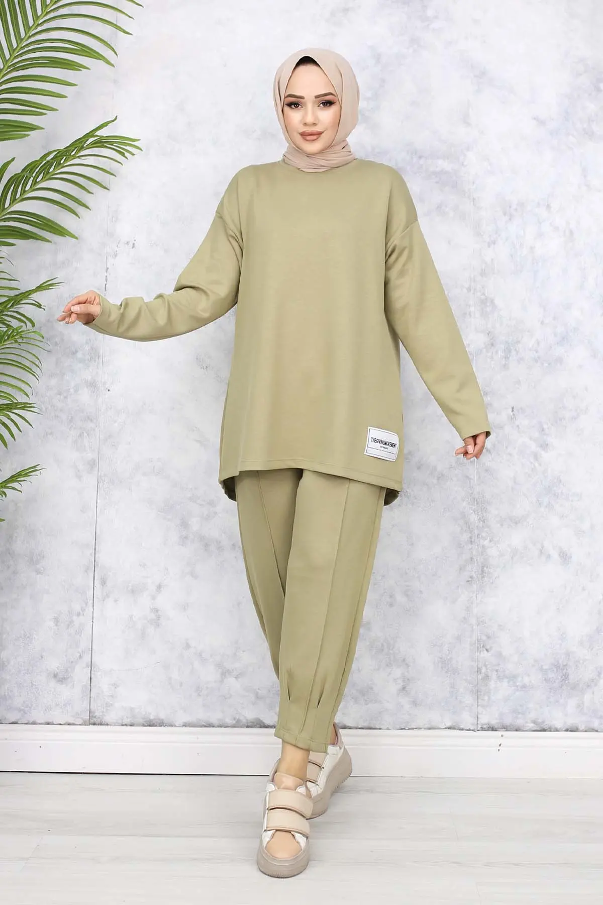 Two Yarn Suit With Coat Of Arms-detail