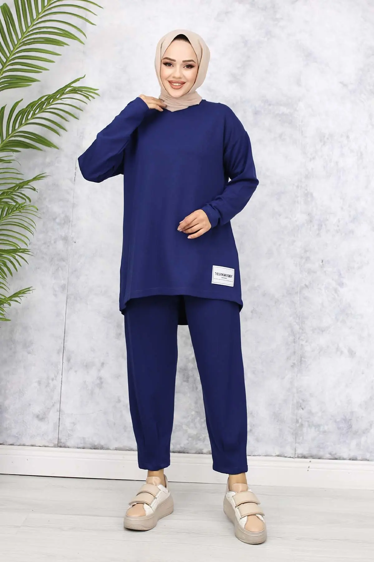 Two Yarn Suit With Coat Of Arms-detail