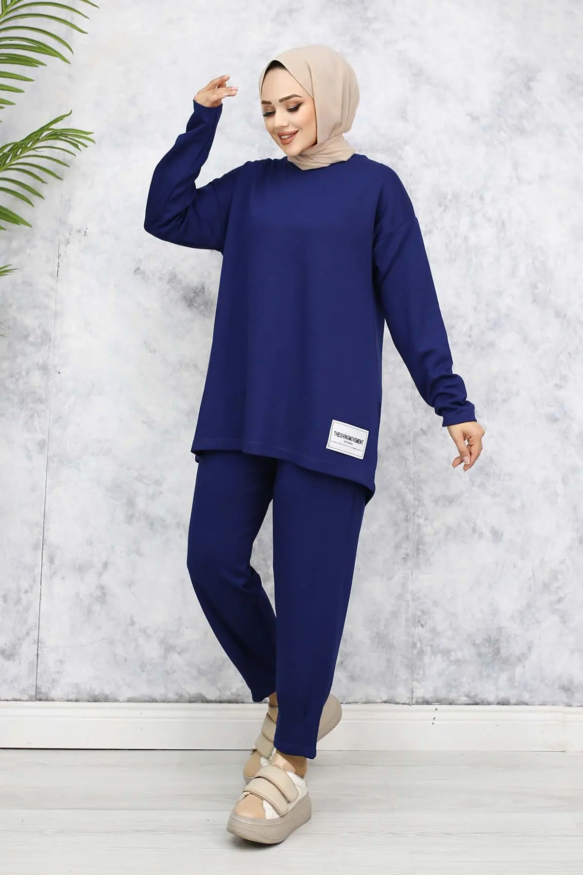 Two Yarn Suit With Coat Of Arms-detail