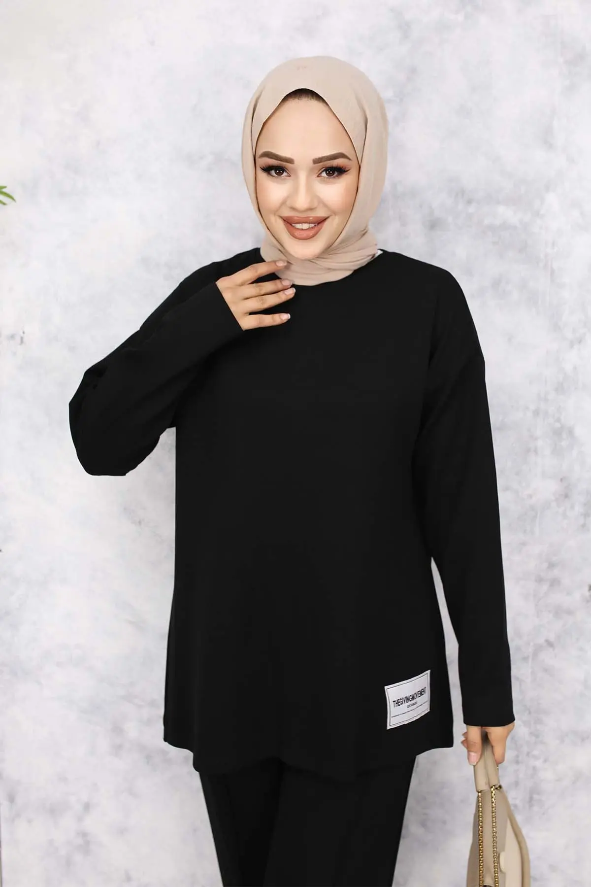 Two Yarn Suit With Coat Of Arms-detail