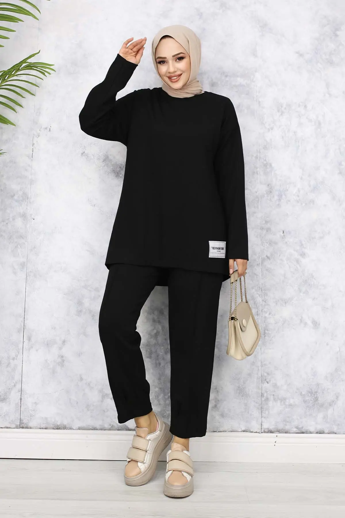 Two Yarn Suit With Coat Of Arms-detail