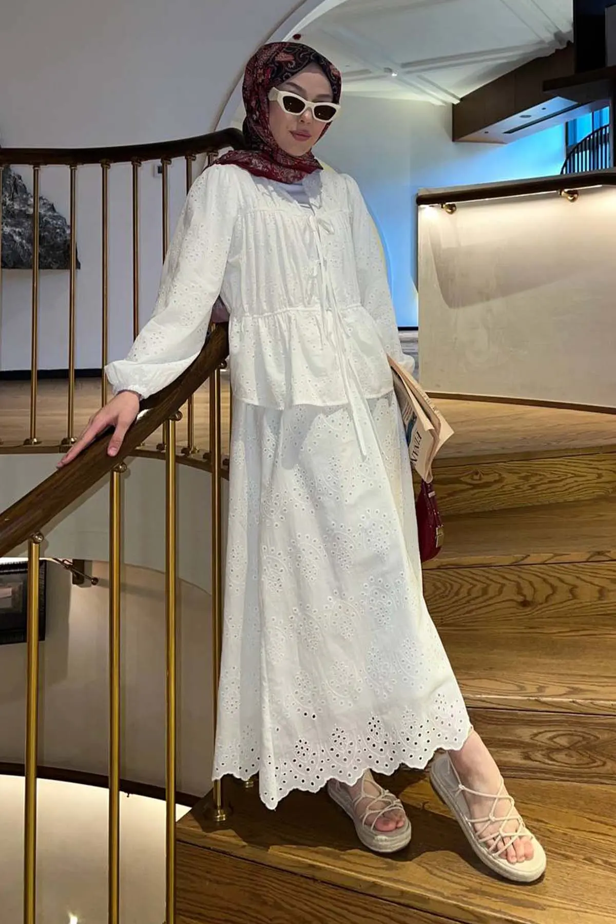 Laced Embroidery Suit-detail