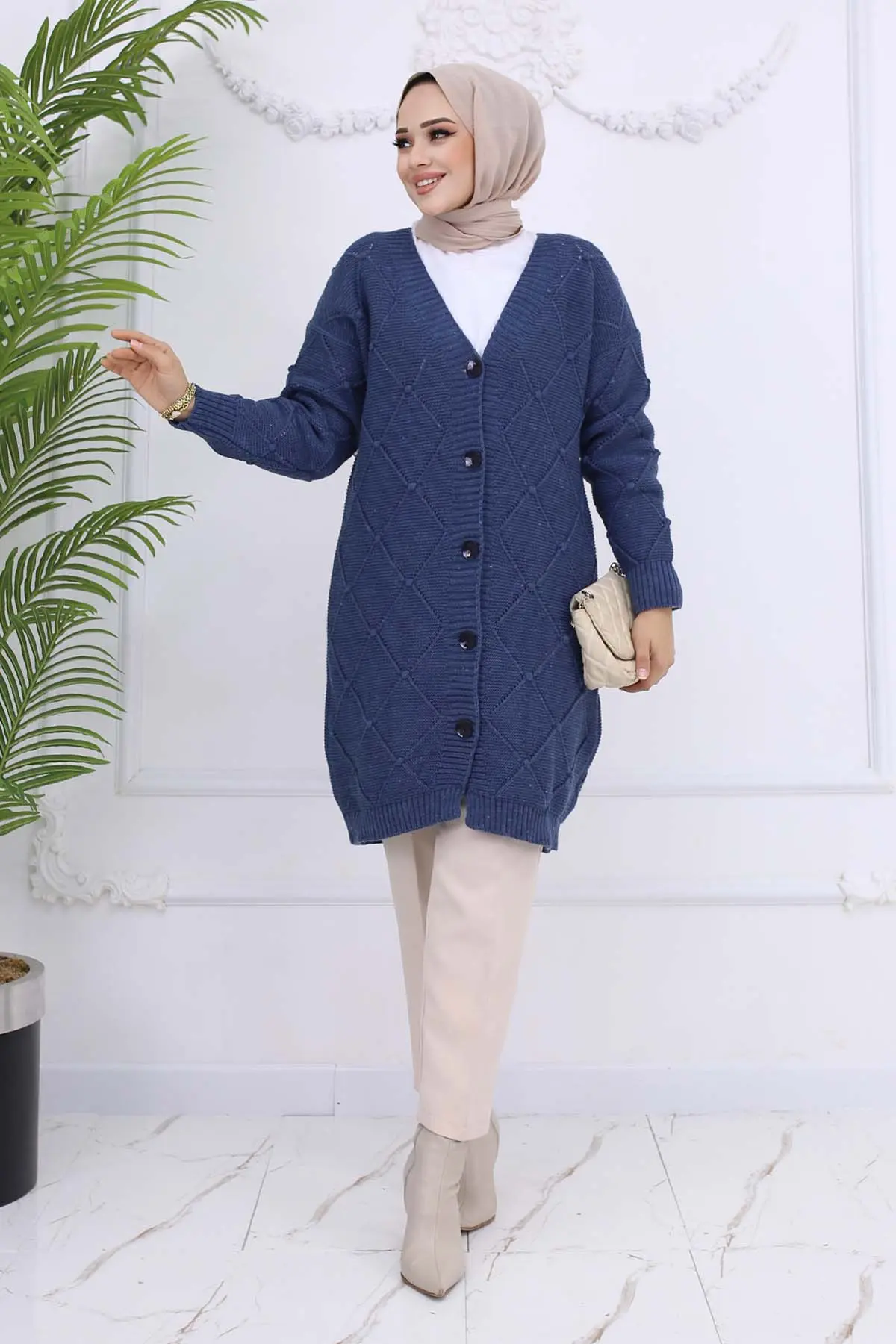 Diamond Patterned Cardigan-detail