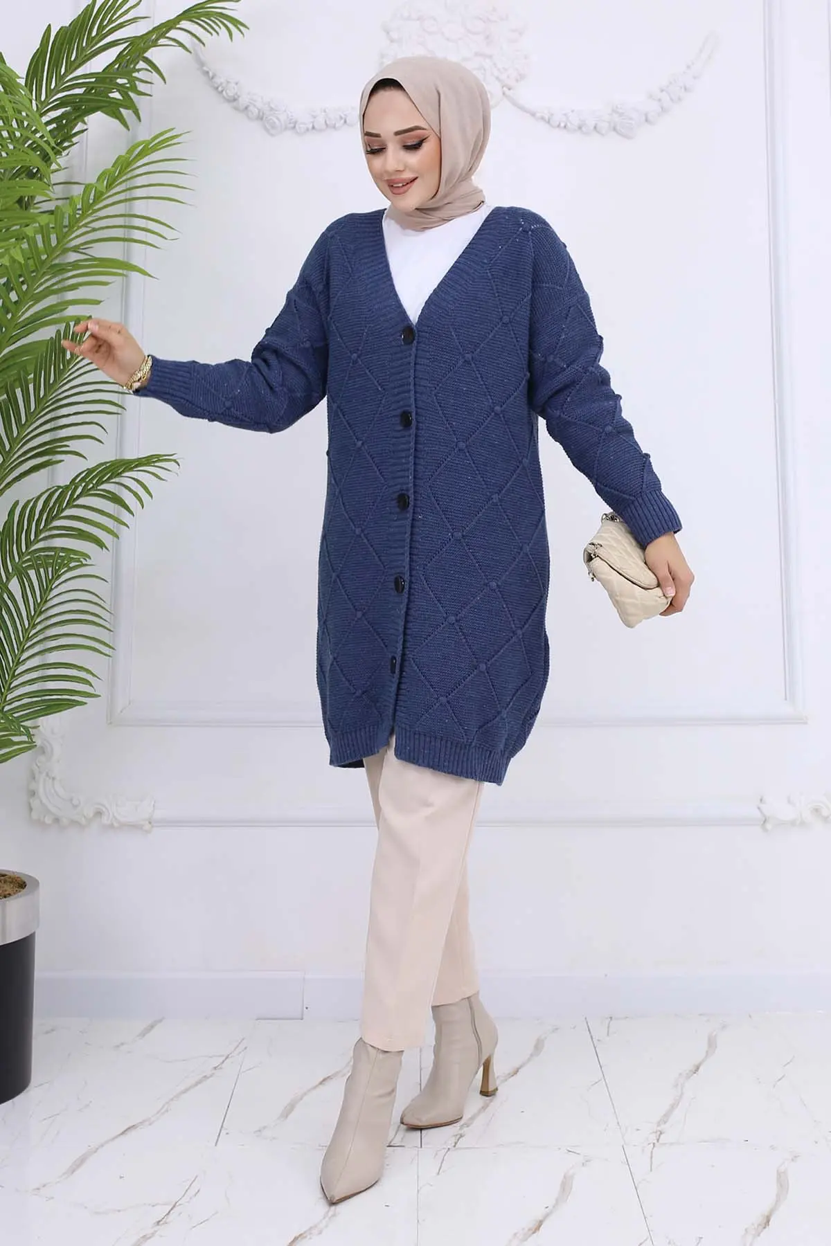 Diamond Patterned Cardigan-detail