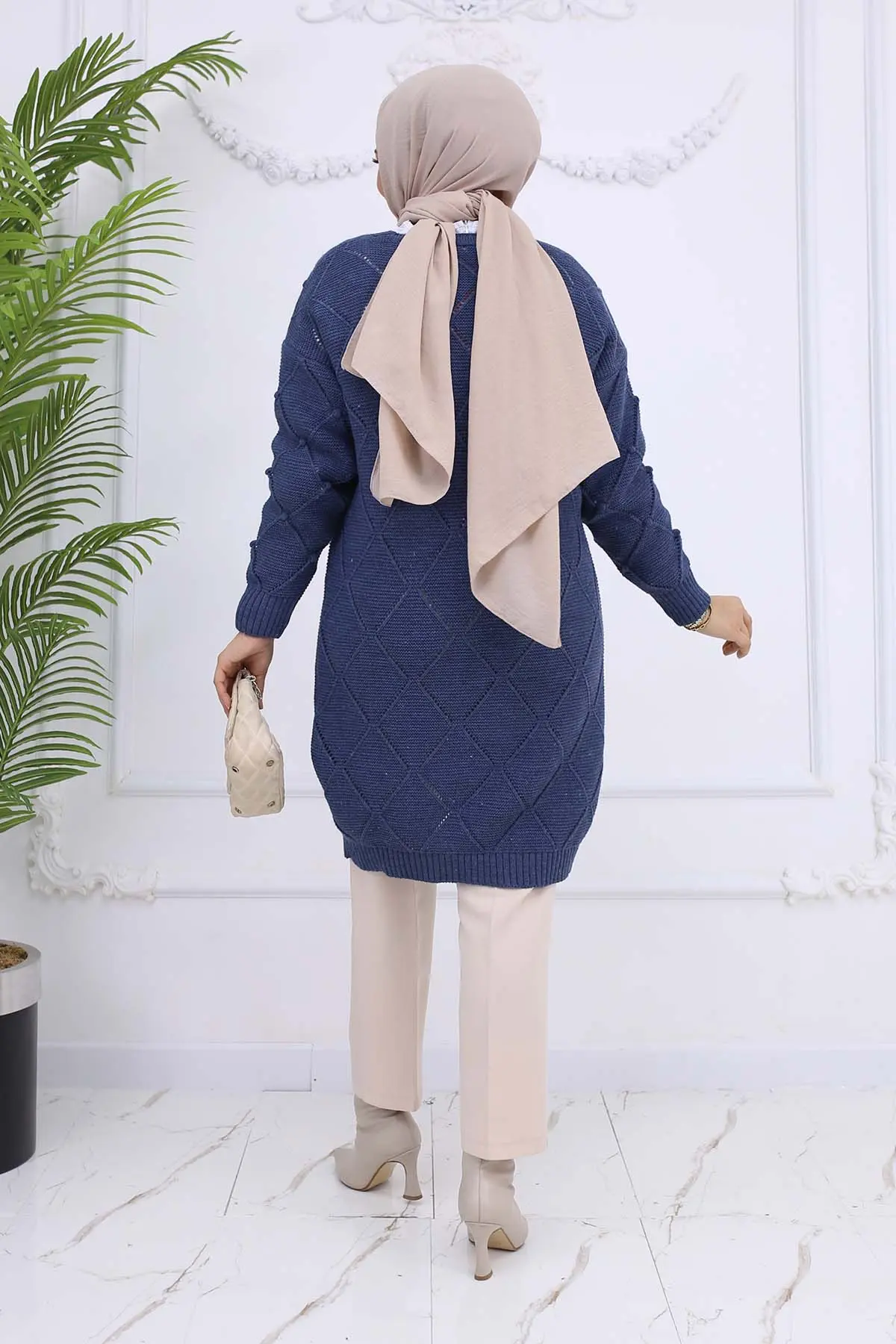 Diamond Patterned Cardigan-detail