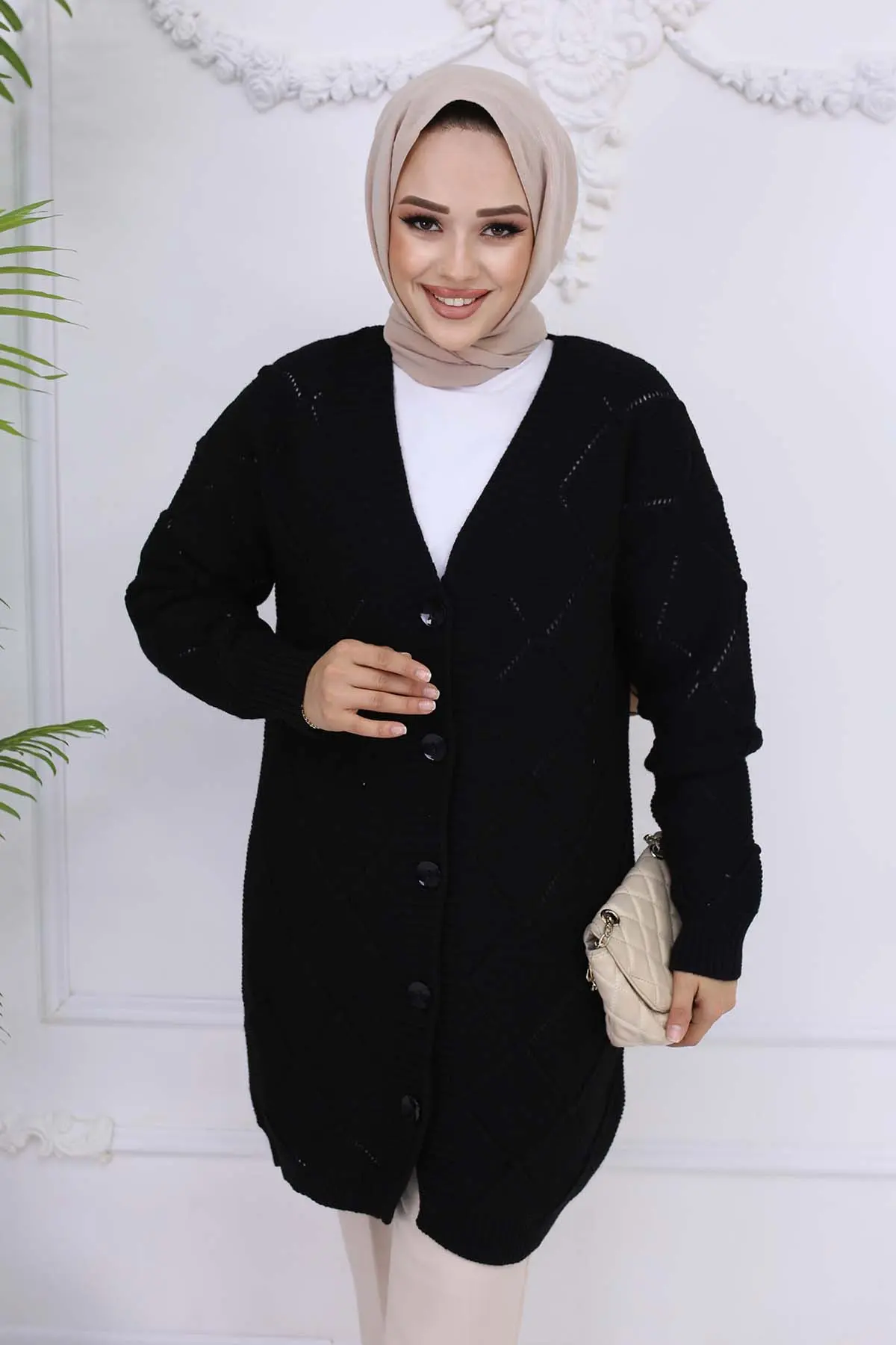 Diamond Patterned Cardigan-detail