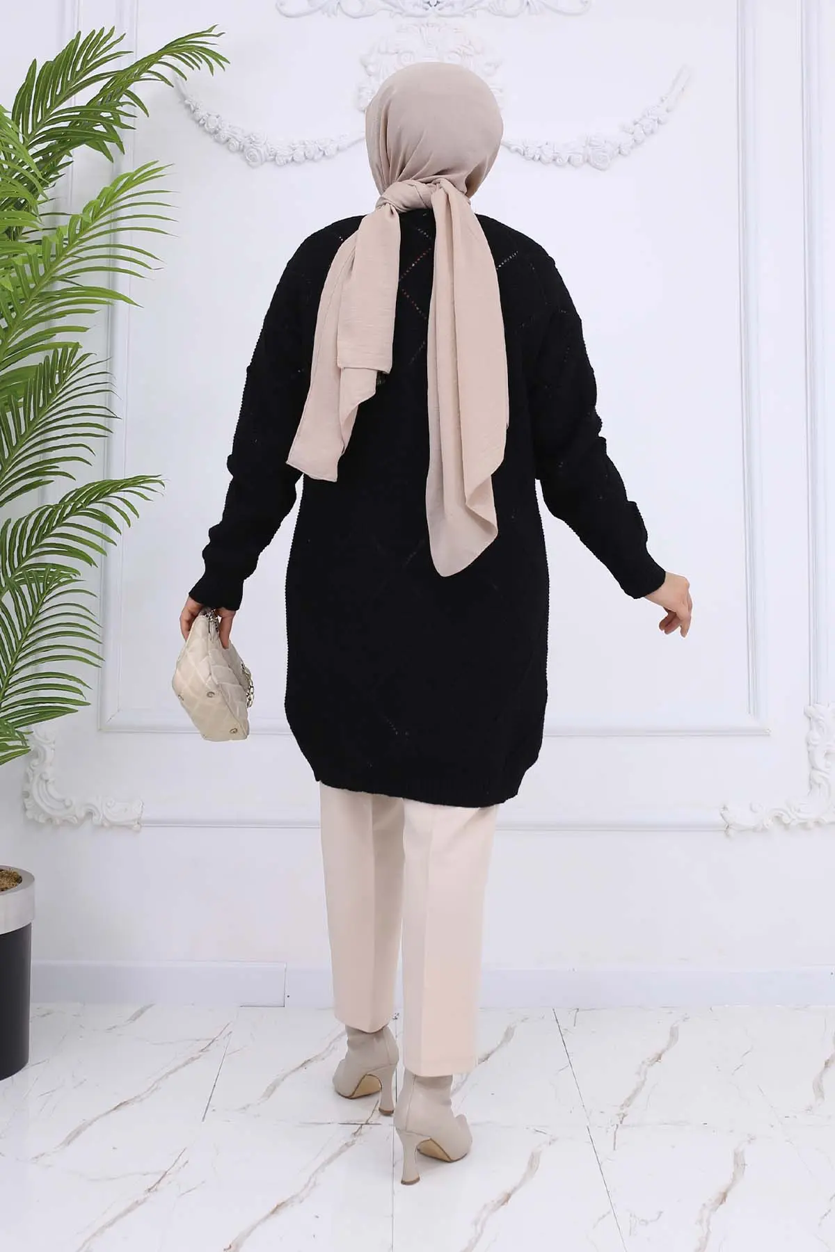 Diamond Patterned Cardigan-detail