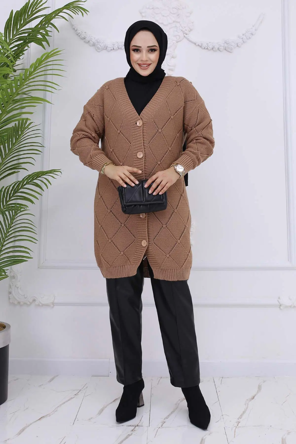 Diamond Patterned Cardigan-detail