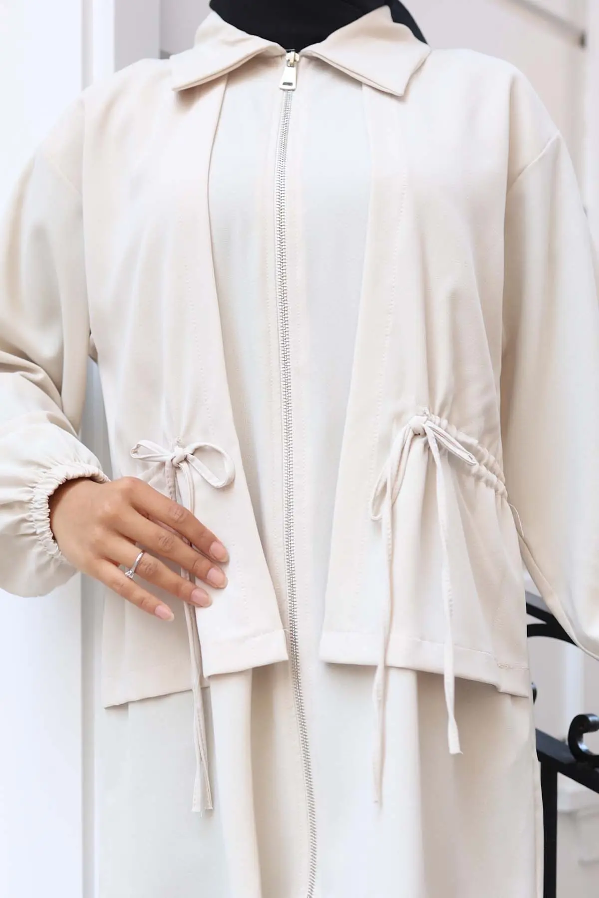 Beli Büzgülü Fermuarlı Kısa Kap-detail