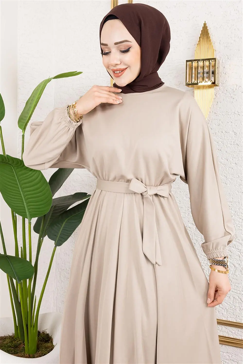 Beli Büzgülü Kemerli Elbise Vizon-detail