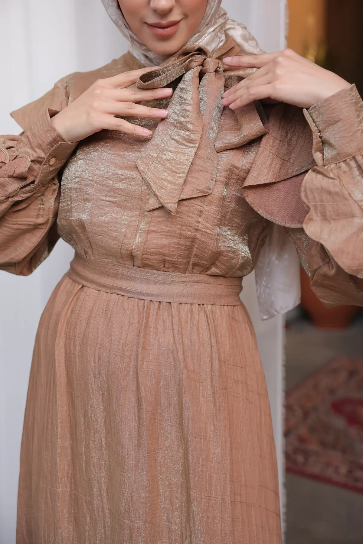 Beli Kuşaklı Fırfır Detaylı Elbise Vizon 2092-detail