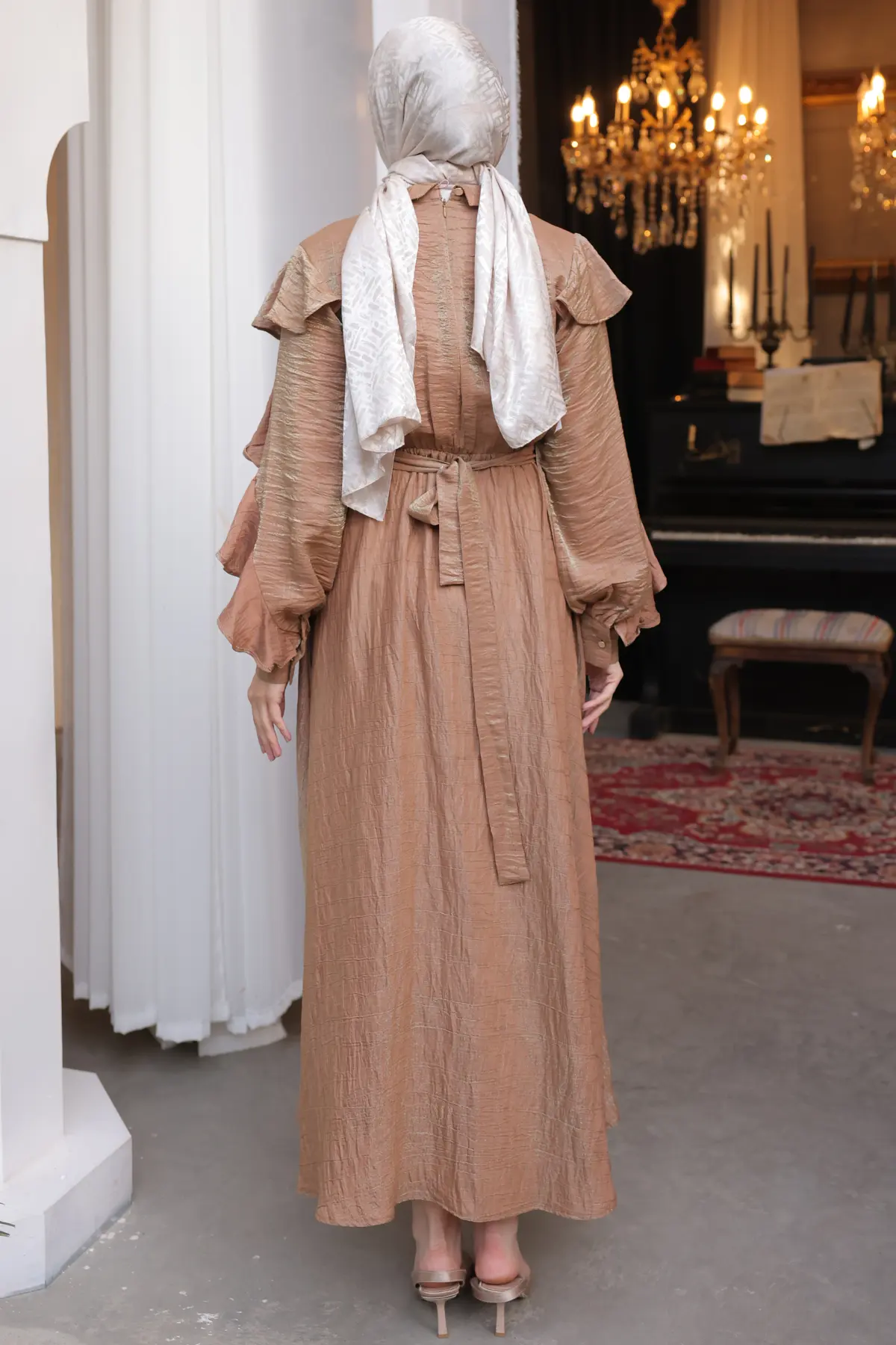 Beli Kuşaklı Fırfır Detaylı Elbise Vizon 2092-detail