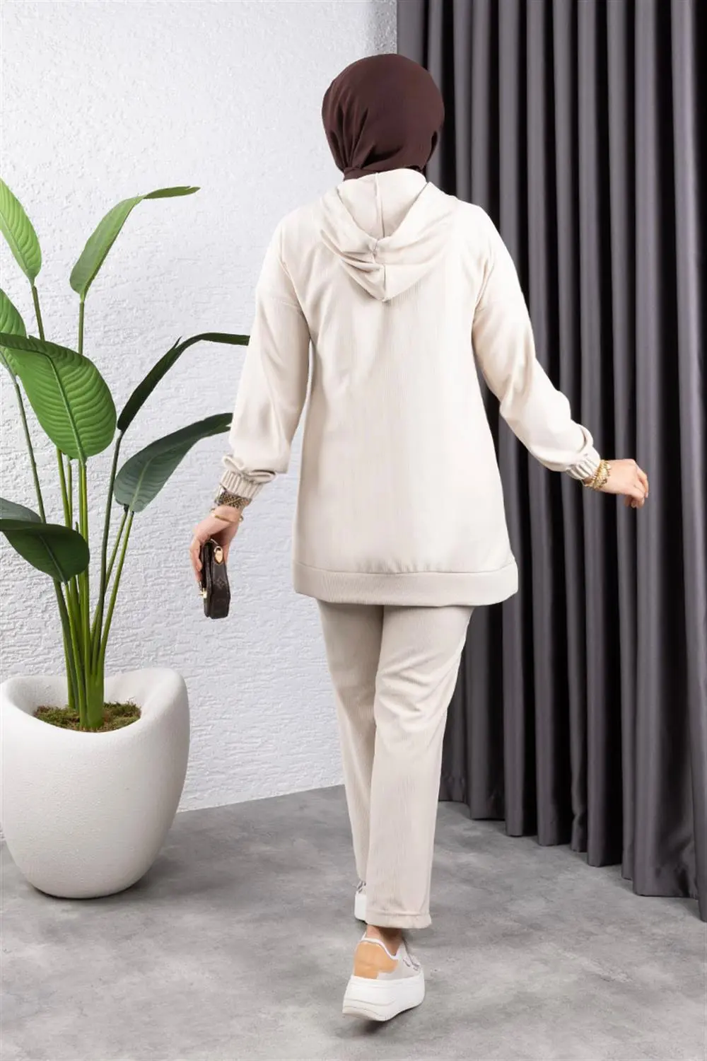 Biyeli Kapşonlu Spor Takım-detail