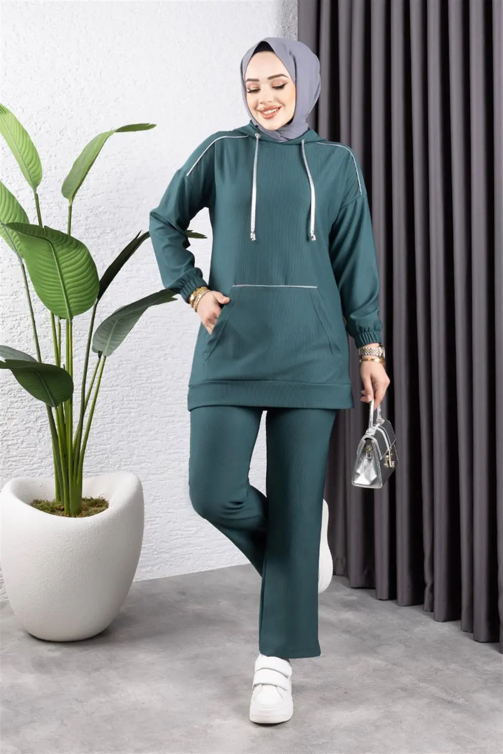 Biyeli Kapşonlu Spor Takım-detail