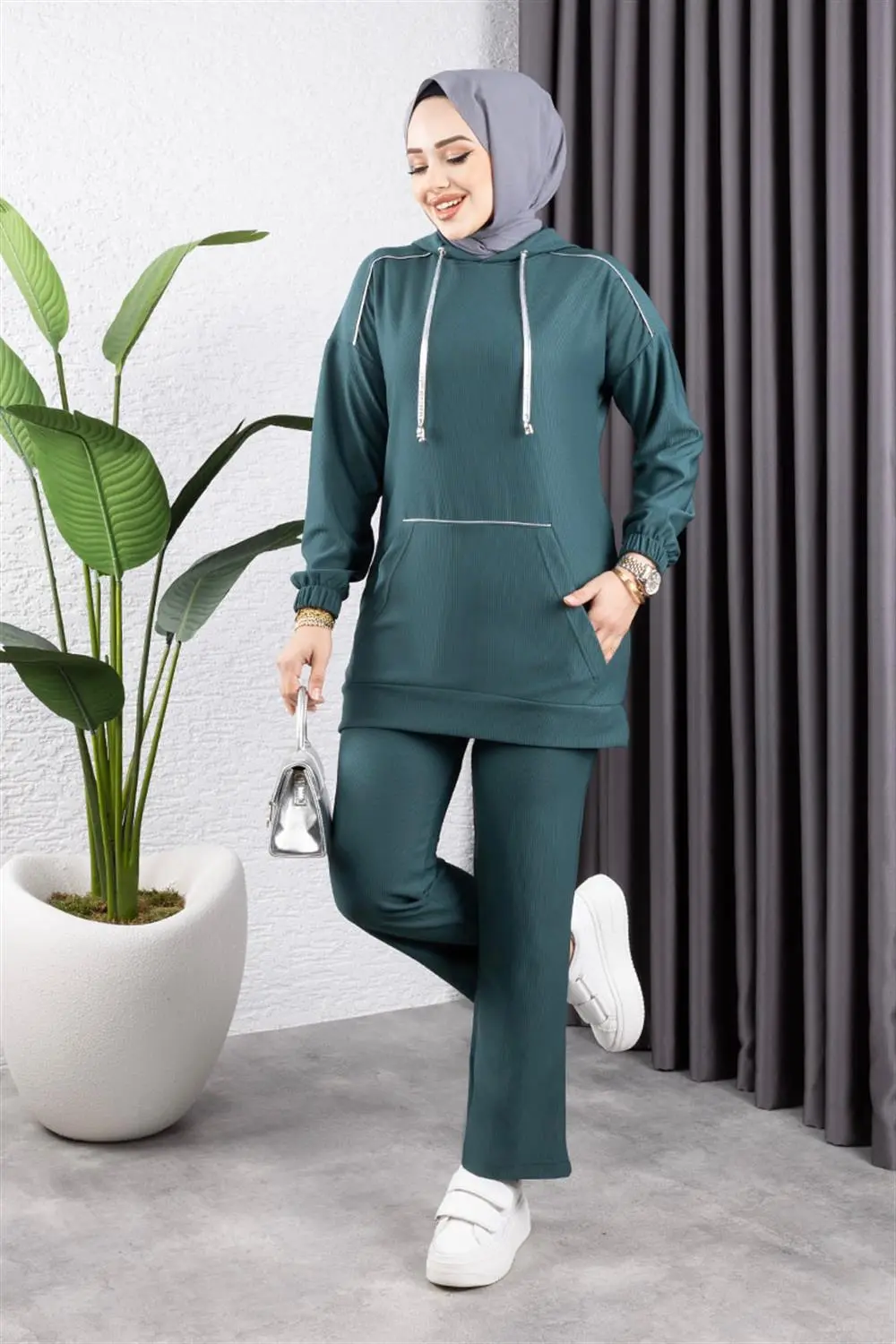 Biyeli Kapşonlu Spor Takım-detail