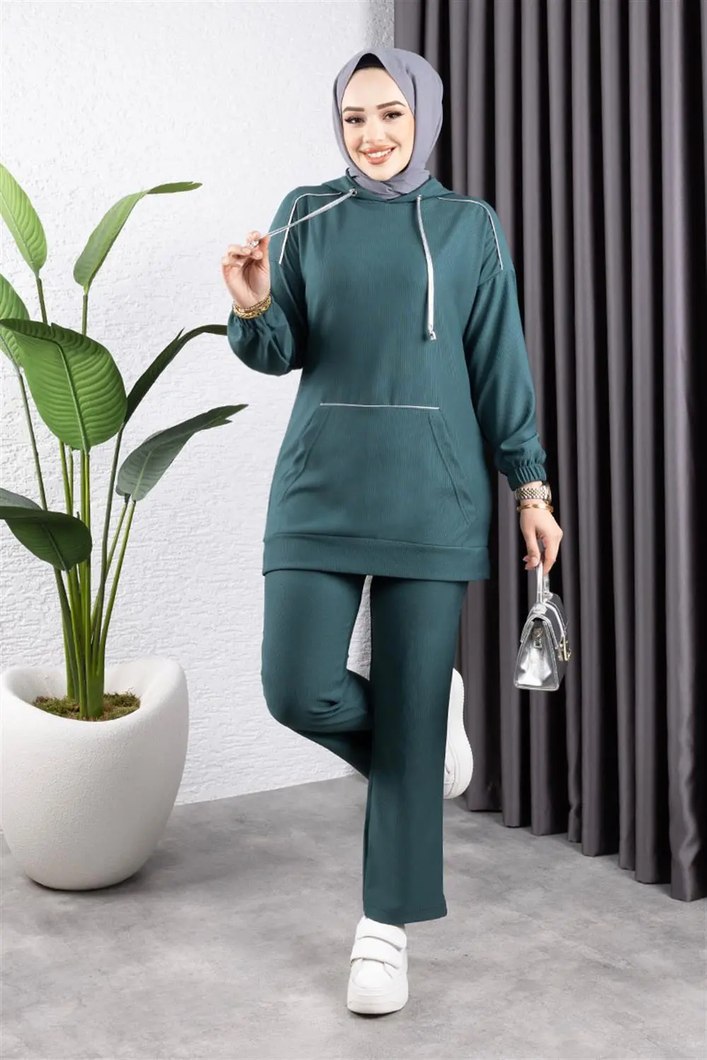 Biyeli Kapşonlu Spor Takım-detail