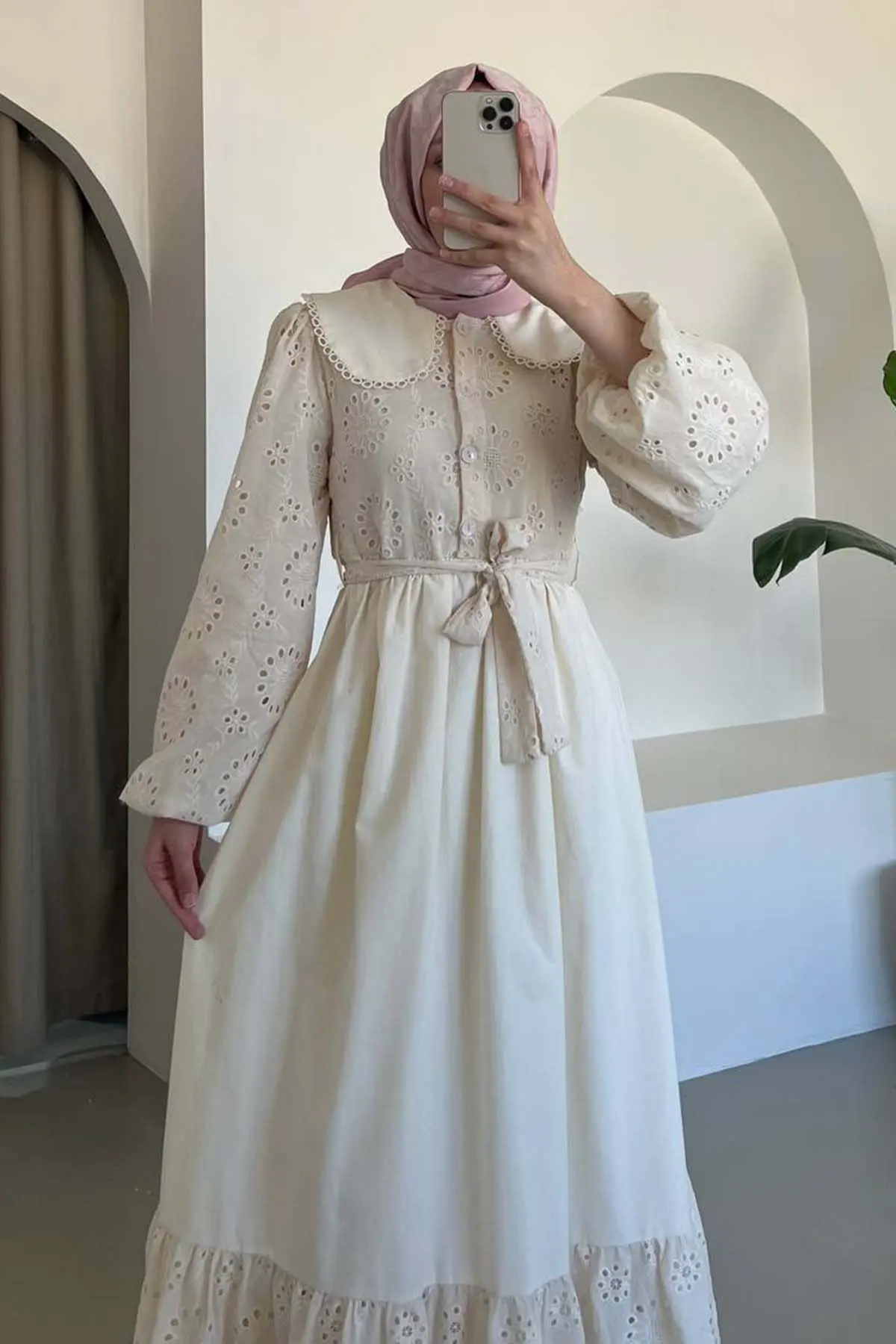 Brode Detaylı Bebe Yaka Elbise Krem 1003-1-detail