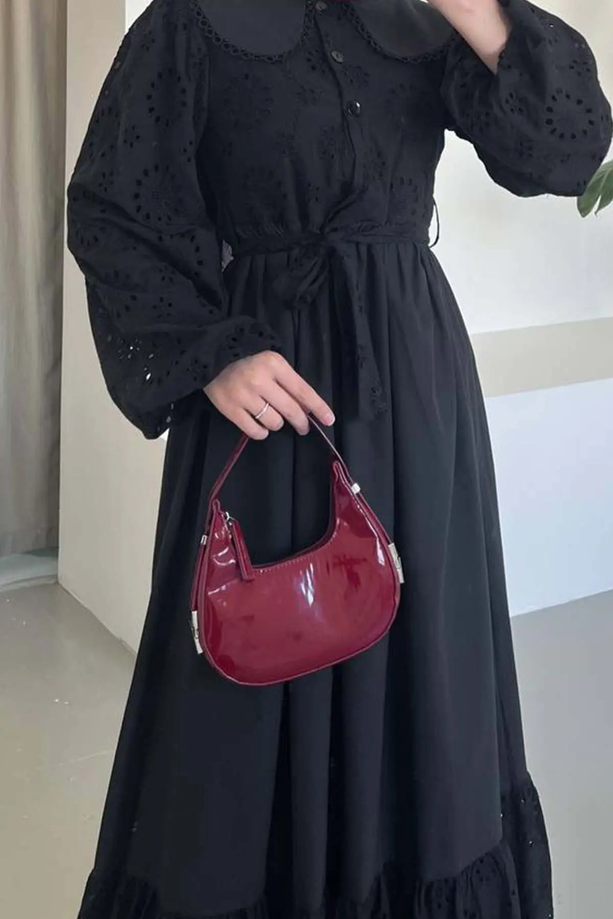 Brode Detaylı Bebe Yaka Elbise Siyah 1003-1-detail