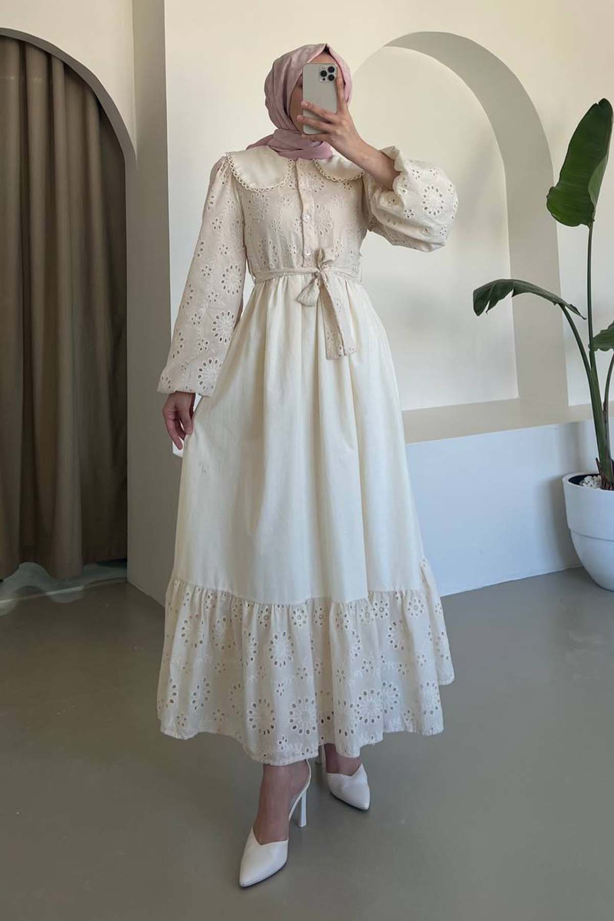 Brode Detaylı Bebe Yaka Elbise Krem 1003-1