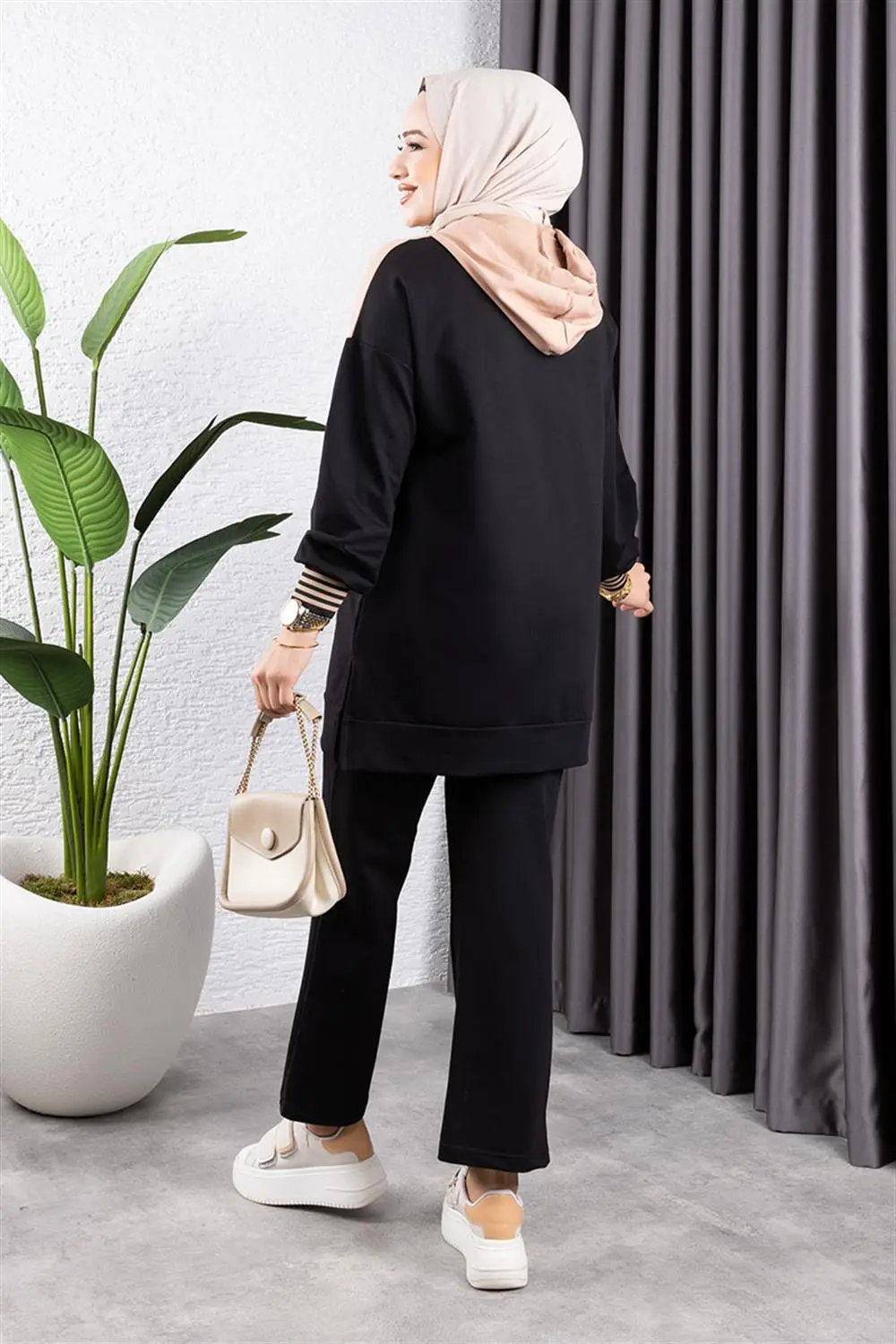 Çapraz Garnili Ribanalı Spor Takım Siyah Vizon-detail