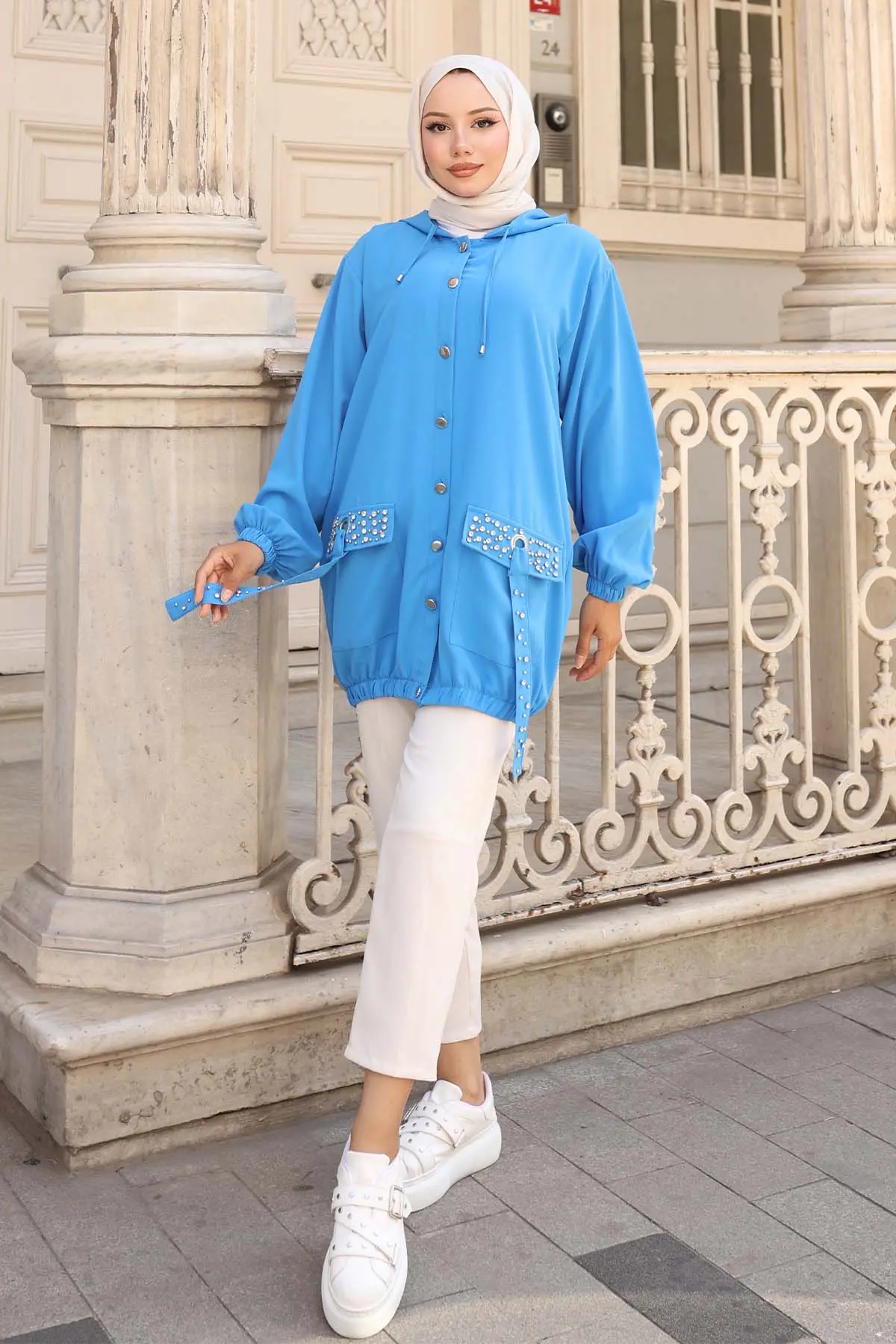 Cepleri Taş Detaylı Düğmeli Kısa Kap-detail