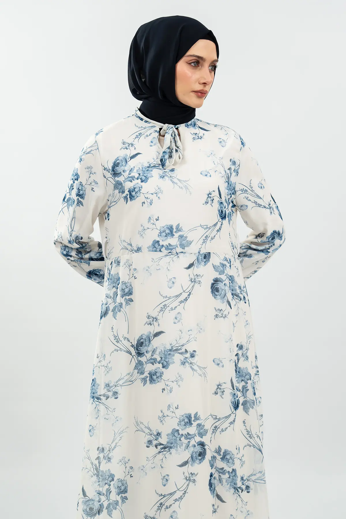 Çiçek Desenli Beyaz Tesettür Elbise-detail