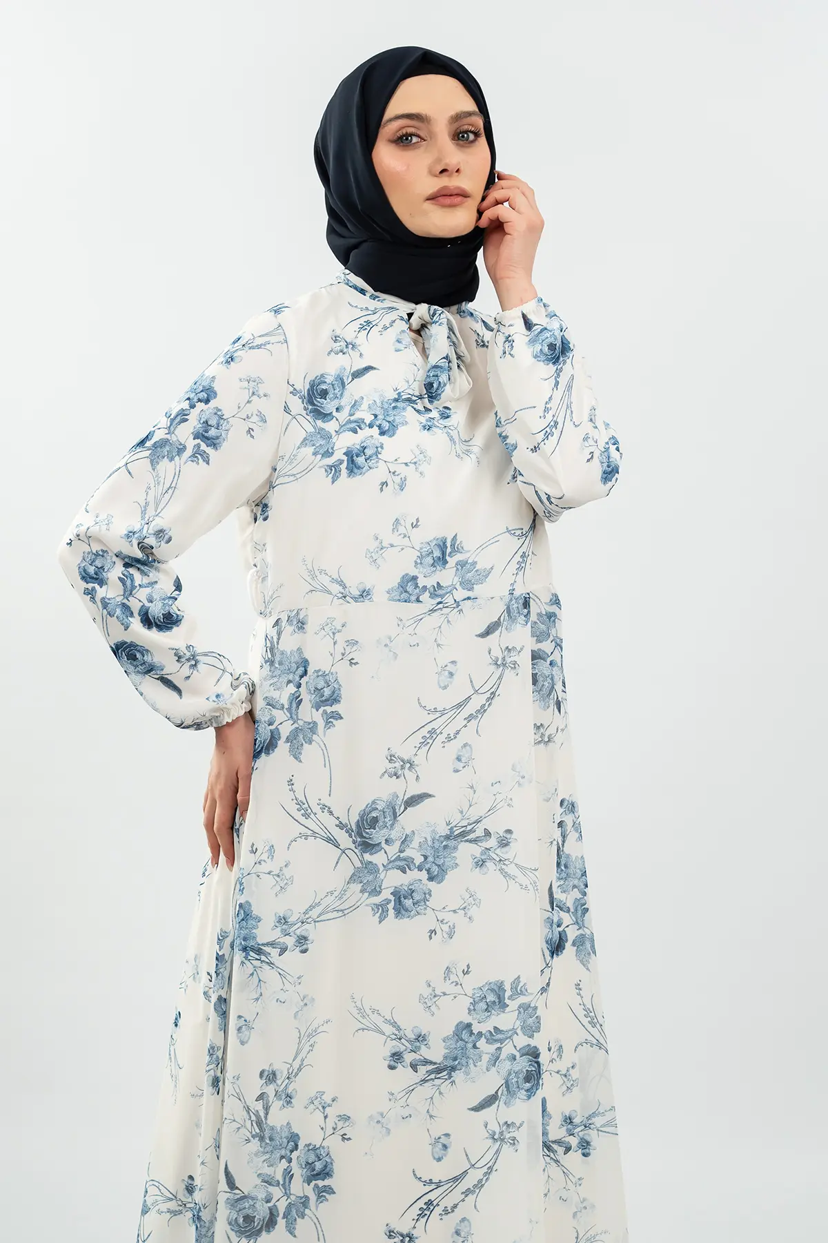 Çiçek Desenli Beyaz Tesettür Elbise-detail