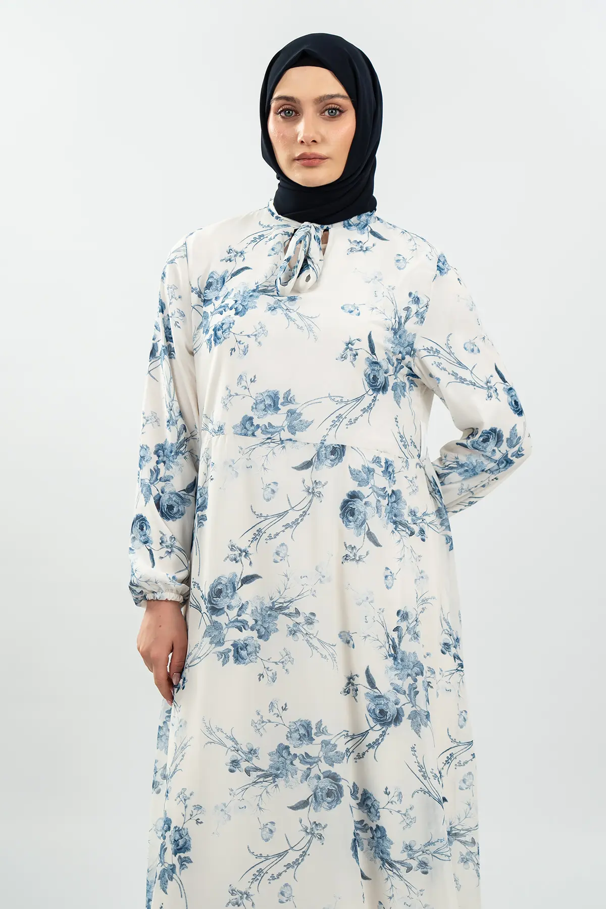 Çiçek Desenli Beyaz Tesettür Elbise-detail