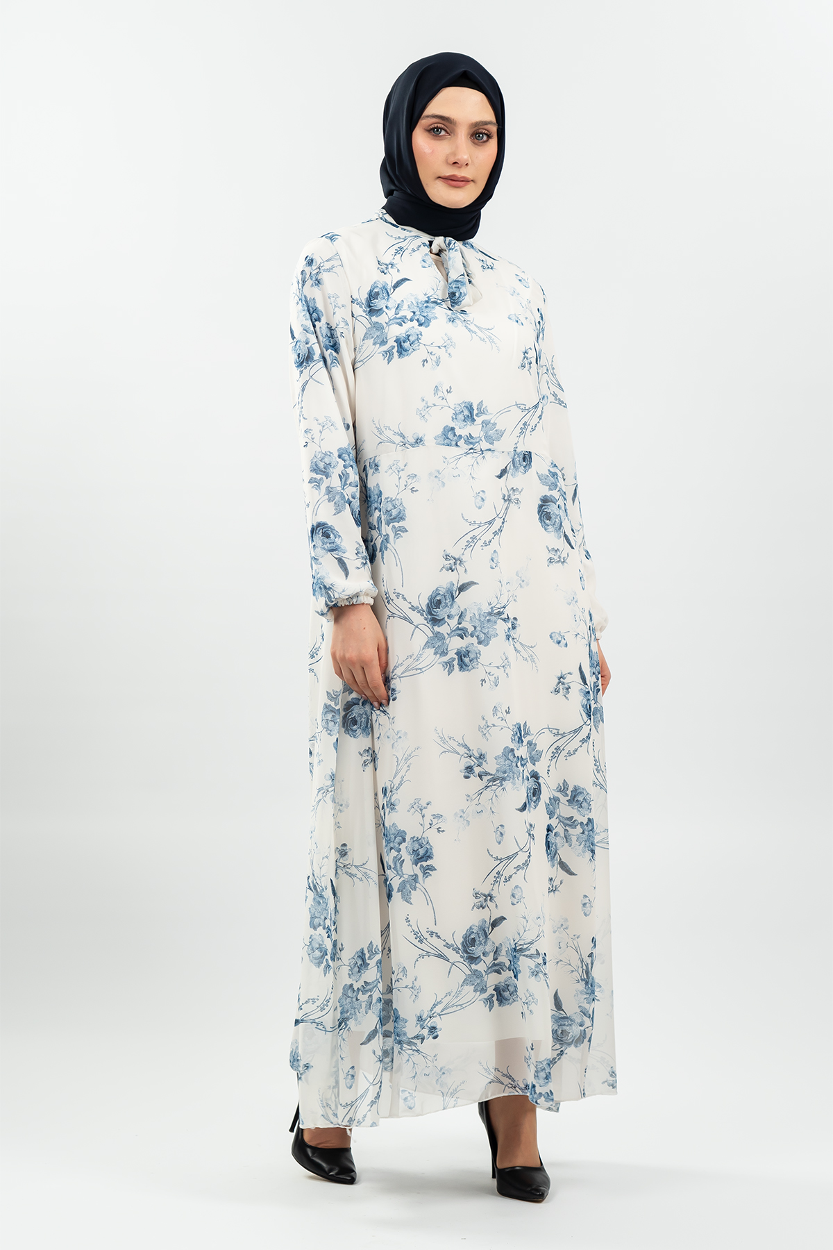 Çiçek Desenli Beyaz Tesettür Elbise