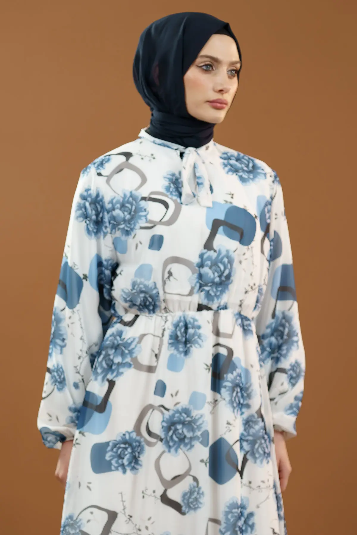 Çiçek Desenli Beyaz Tesettür Elbise-detail