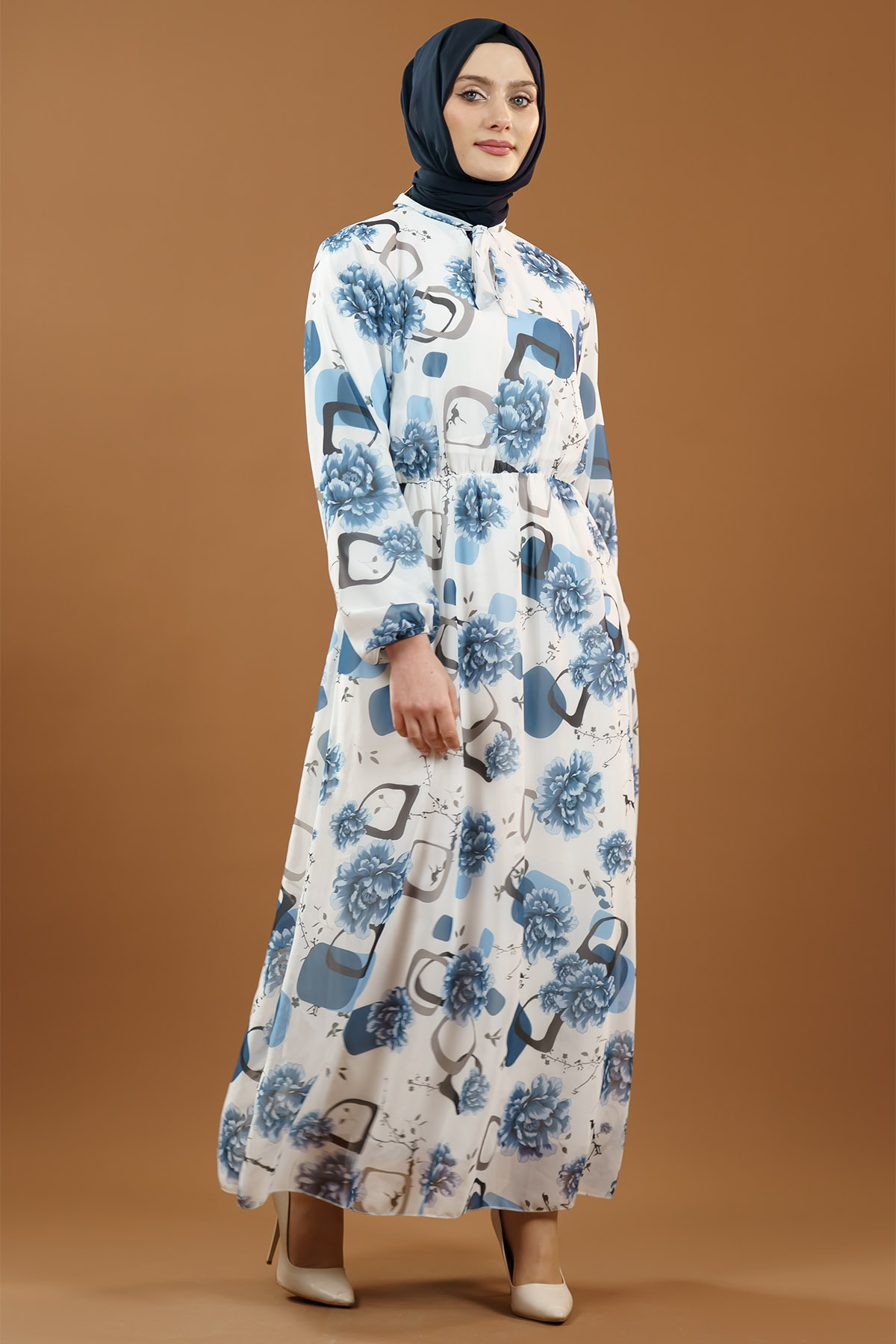 Çiçek Desenli Beyaz Tesettür Elbise