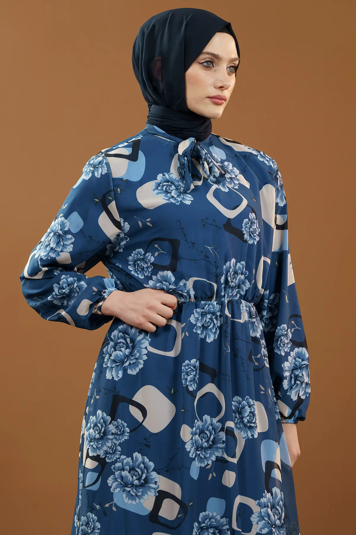 Çiçek Desenli Indigo Tesettür Elbise-detail