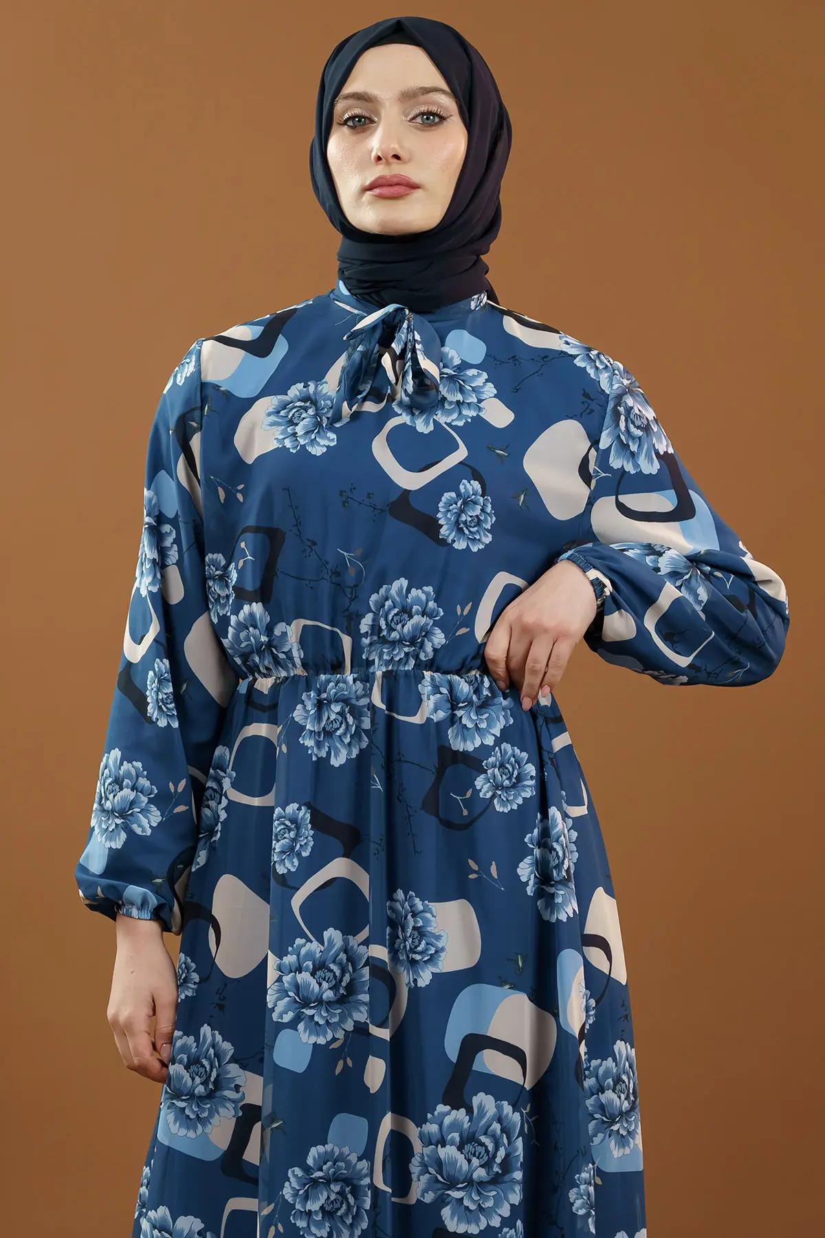 Çiçek Desenli Indigo Tesettür Elbise-detail