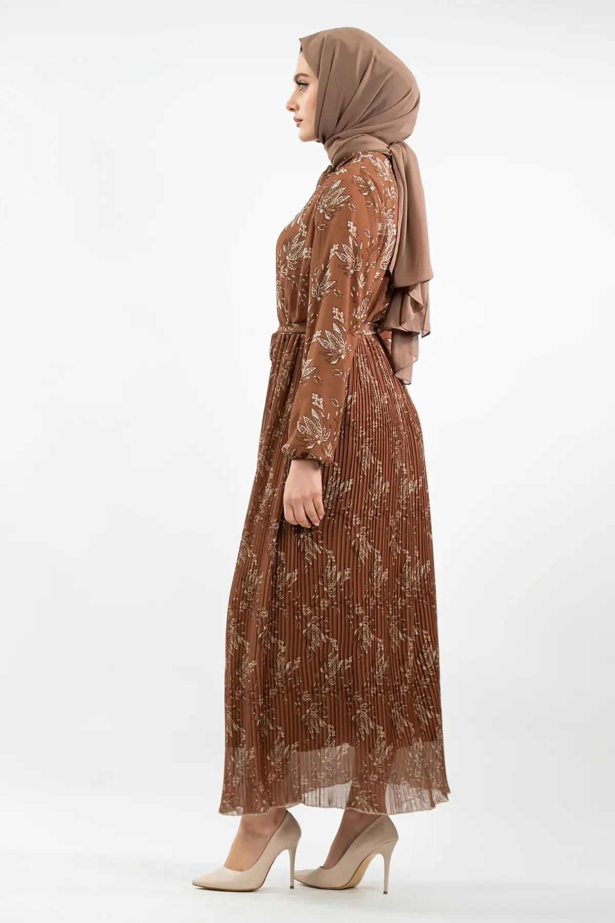 Çiçek Desenli Pileli Kahverengi Tesettür Elbise-detail